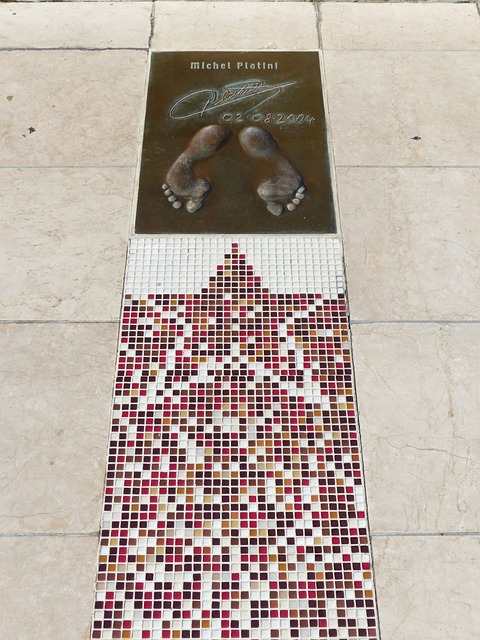 更与他善于 更与他善于